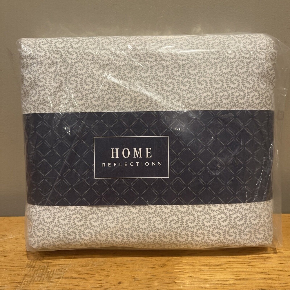 Home Reflections 4 PC 1200 Thread Count Twin XL‎ Leaf Pattern QVC Sheet Set